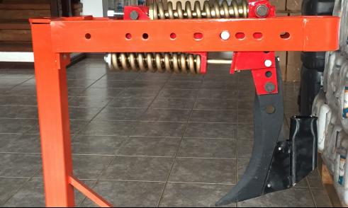 Para áreas com excesso de pedras criamos um produto para resolver o problema do agricultor. Desenvolvemos um sistema de facão com rearme automático adaptável em qualquer plantadeira.